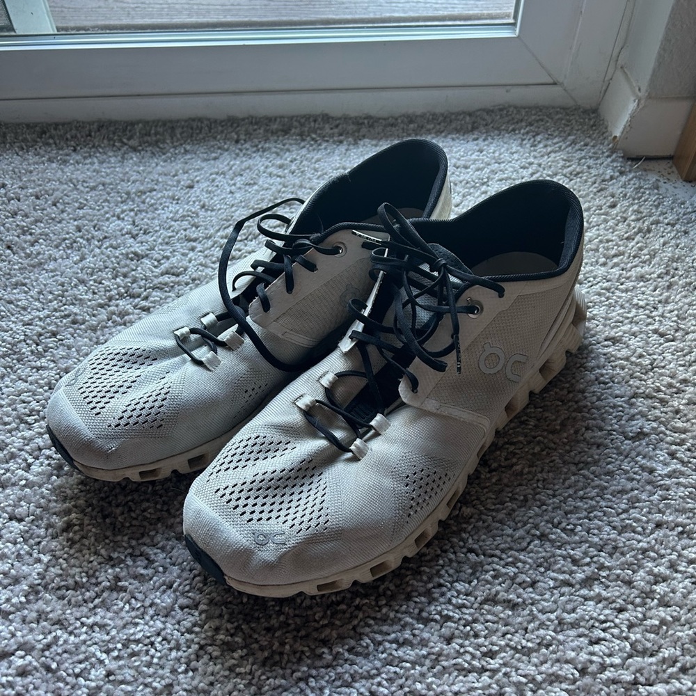 Men’s On Cloud X 3 Road Running Shoes- size 11